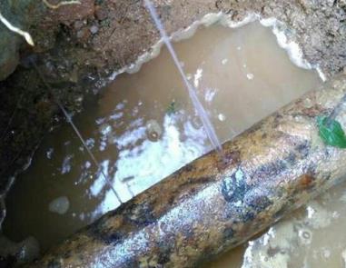 温宿楼顶渗水维修公司分享下地暖漏水的原因及检测方法。